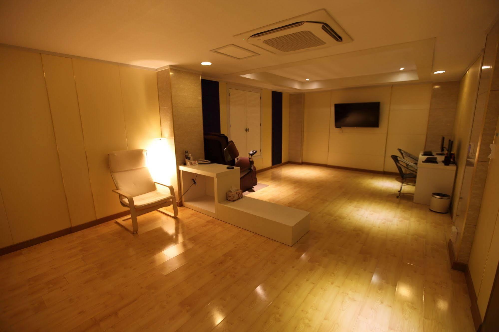 River Hotel Namwon Exterior photo