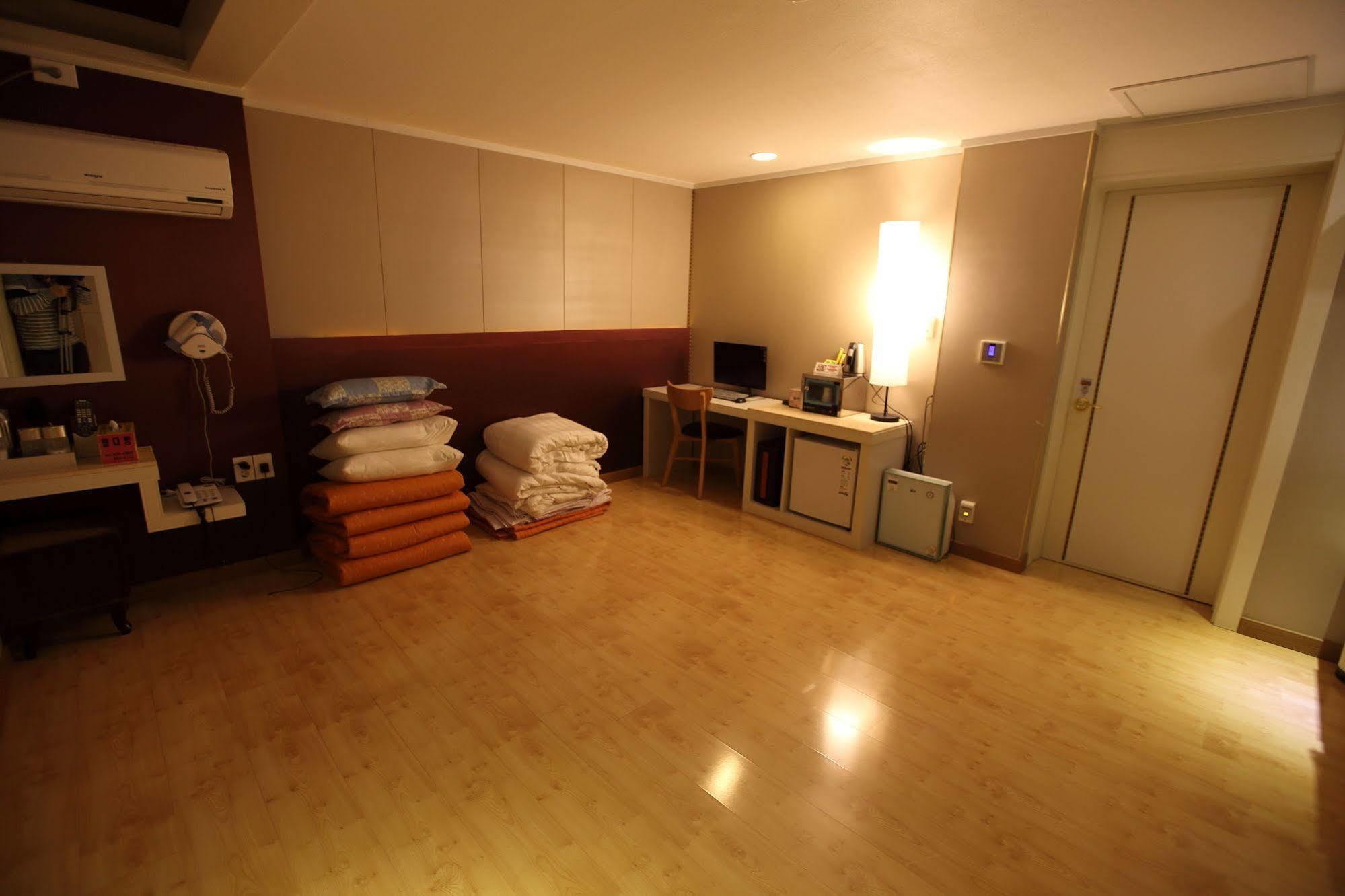 River Hotel Namwon Exterior photo